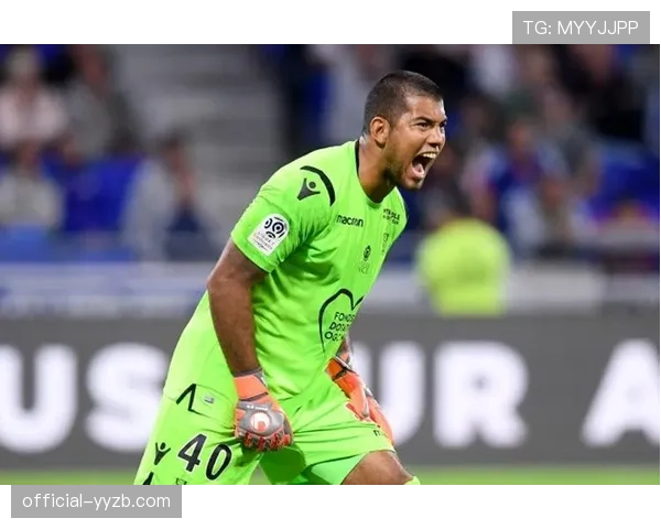 纪录片《门线之后》播出,聚焦法甲各队门将的日常训练与心理建设 纪录片《门线之后》播出,聚焦法甲各队门将的日常训练与心理建设